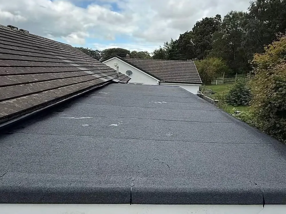 Torch-on felt flat roof on a new deck