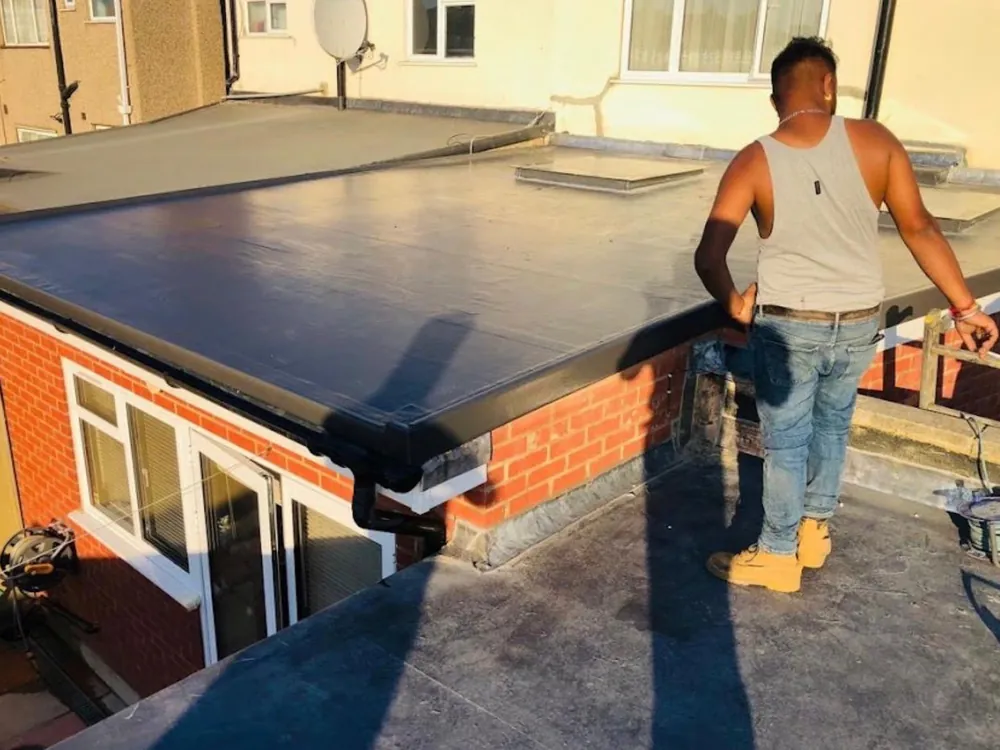 New rubber flat roof with black trims on a rear extension