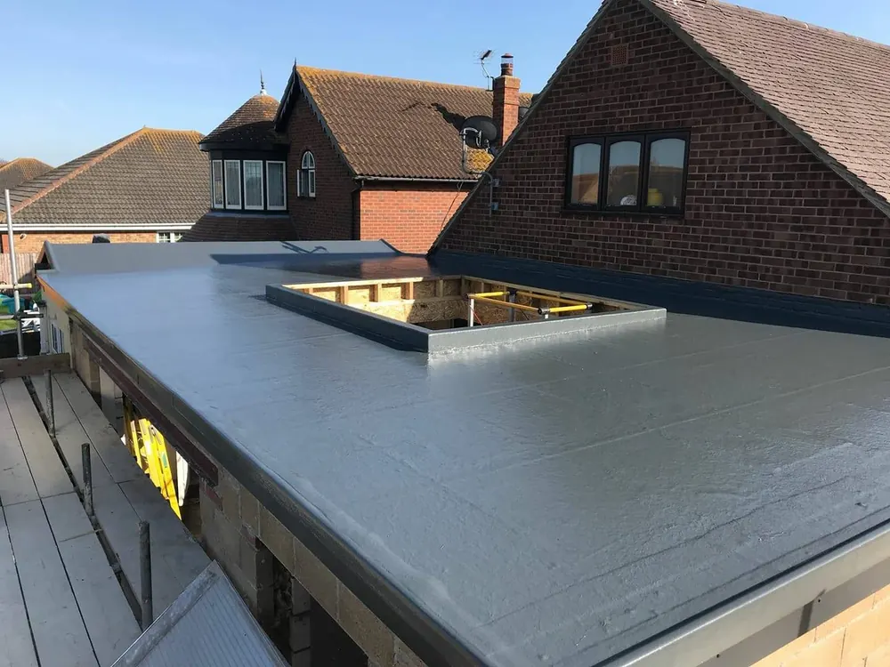 New flat roof with a roof lantern on a rear extension